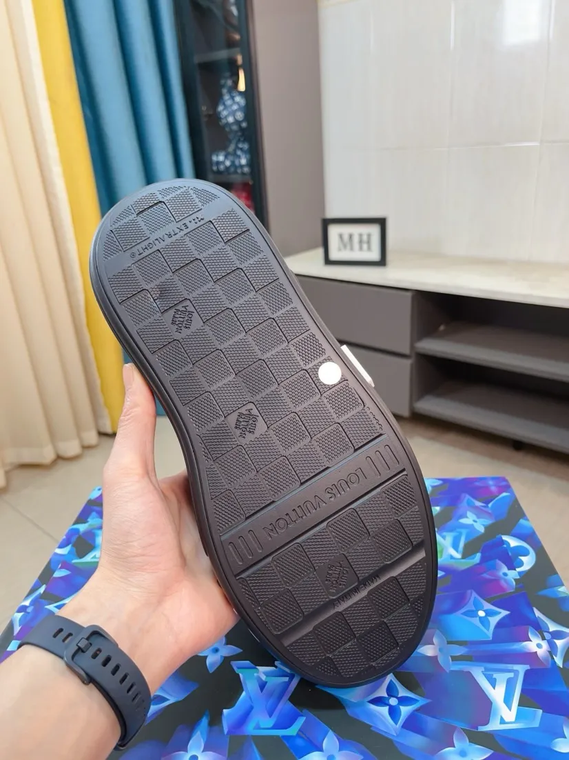 Men's men's shoes 💰560🌸🌸 LV style is novel and fashionable, the upper is made of imported cowhide + LV special materials! Super trendy design! It’s eye-catching! The leather is soft, delicate, shiny and translucent, showing the ultimate in pure handcraftsmanship, and the mesh is soft, comfortable and breathable! Size: 39-44 (38 45 customized)